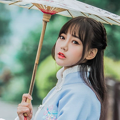 可愛帶團(tuán)扇和傘女生頭像，唯美古風(fēng)真人頭像