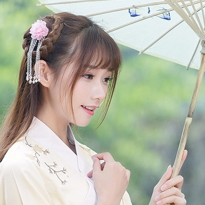 淡黃色漢服帶傘女生頭像，唯美古風(fēng)真人頭像