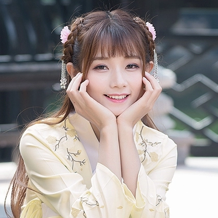 淡黃色漢服帶傘女生頭像，唯美古風(fēng)真人頭像