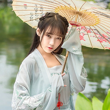 杜若花枝帶和團(tuán)扇傘女生頭像，唯美古風(fēng)頭像