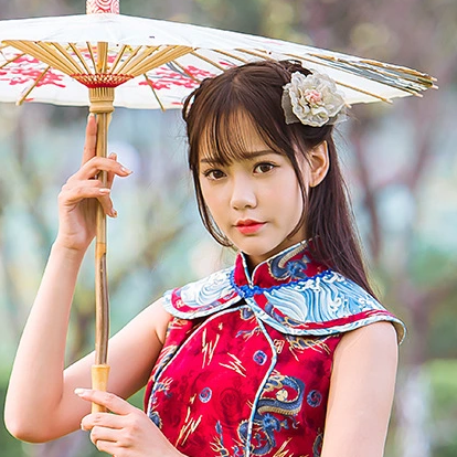 紅衣帶傘女生頭像，唯美古風(fēng)真人頭像