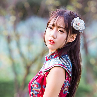 紅衣帶傘女生頭像，唯美古風(fēng)真人頭像