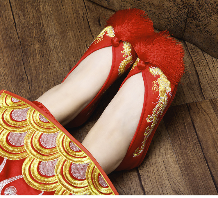 千層平底繡花鞋，流蘇新娘結(jié)婚鞋