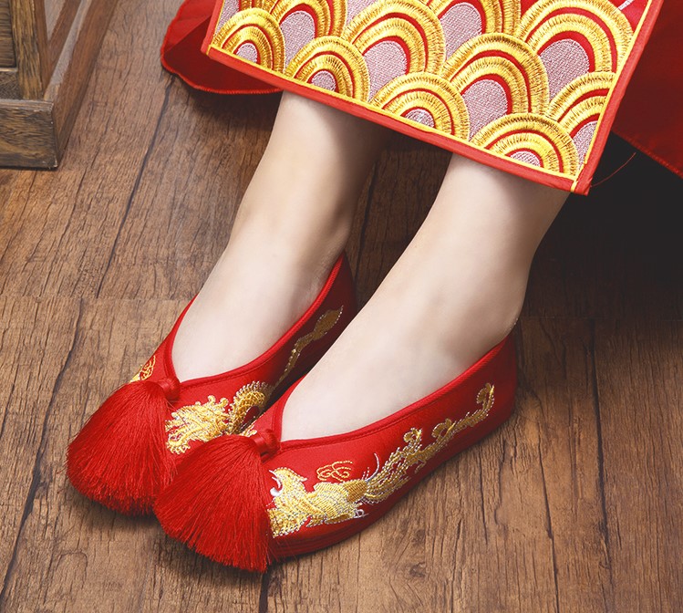 千層平底繡花鞋，流蘇新娘結(jié)婚鞋