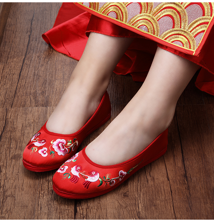 古典福連文苑繡花鞋，兩款刺繡新娘結(jié)婚鞋