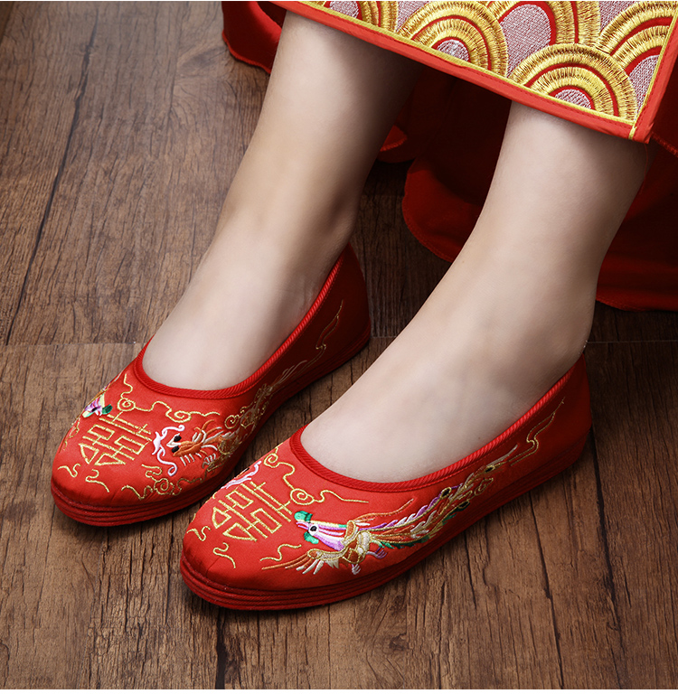 古典福連文苑繡花鞋，兩款刺繡新娘結(jié)婚鞋