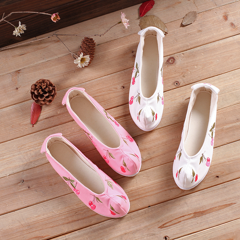 櫻桃刺繡可愛翹頭鞋，復(fù)古傳統(tǒng)繡花鞋