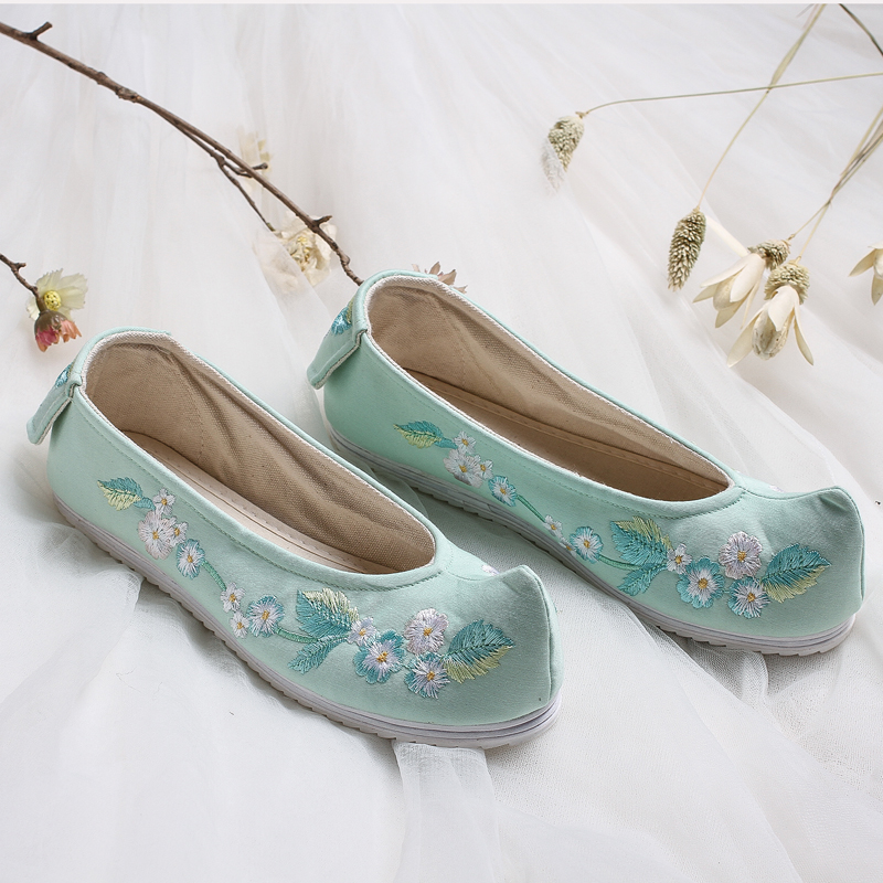 花朵刺繡翹頭鞋，復(fù)古民族風(fēng)繡花鞋