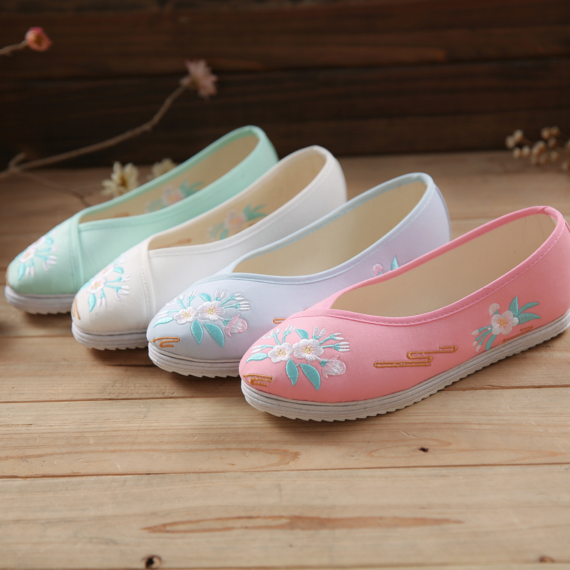 簡單別致花朵刺繡平底鞋，復(fù)古民族風繡花鞋