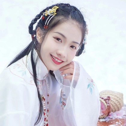 雪中團(tuán)花帶傘女子頭像，唯美古真人頭像