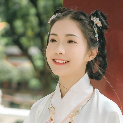 粉嫩提燈少女頭像，唯美古真人頭像