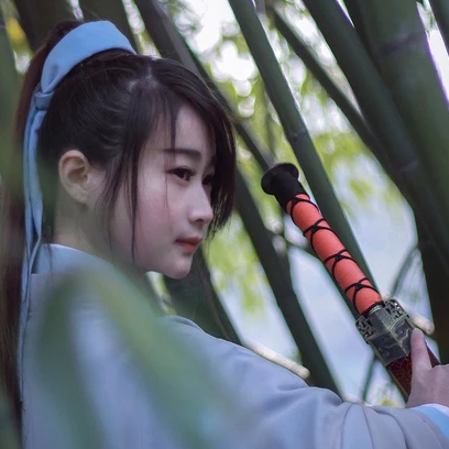 竹林舞劍女生頭像，唯美古風(fēng)真人頭像