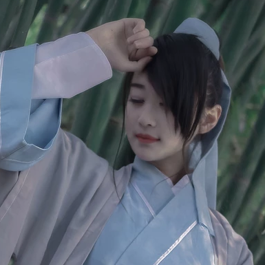 竹林舞劍女生頭像，唯美古風(fēng)真人頭像