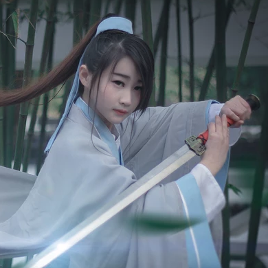 竹林舞劍女生頭像，唯美古風(fēng)真人頭像