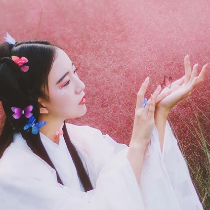 蝶花帶傘女生頭像，唯美古風真人頭像