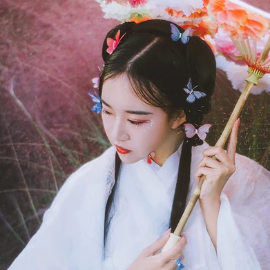 蝶花帶傘女生頭像，唯美古風真人頭像