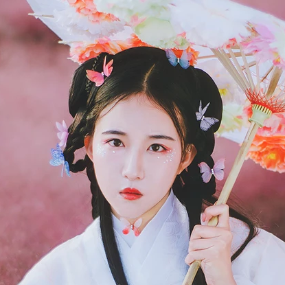 蝶花帶傘女生頭像，唯美古風真人頭像