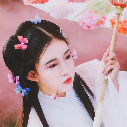 蝶花帶傘女生頭像，唯美古風真人頭像