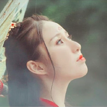 相思紅衣帶傘女生頭像，唯美古風(fēng)真人頭像