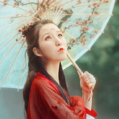 相思紅衣帶傘女生頭像，唯美古風(fēng)真人頭像