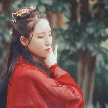 相思紅衣帶傘女生頭像，唯美古風(fēng)真人頭像