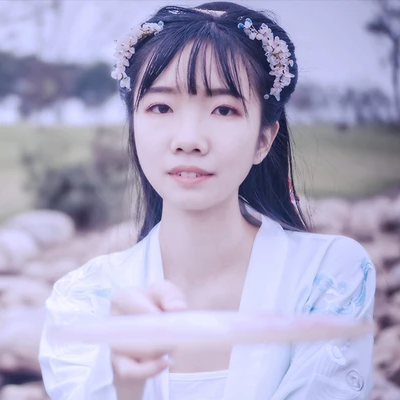 清新帶團(tuán)扇女生頭像，唯美古風(fēng)真人頭像