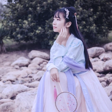 清新帶團(tuán)扇女生頭像，唯美古風(fēng)真人頭像