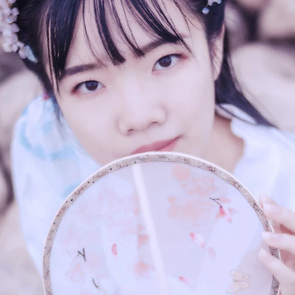 清新帶團(tuán)扇女生頭像，唯美古風(fēng)真人頭像