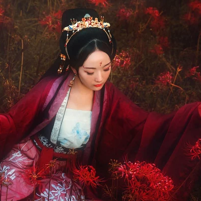 彼岸花妖艷女子頭像，唯美古風真人頭像