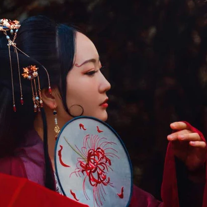 彼岸花妖艷女子頭像，唯美古風真人頭像