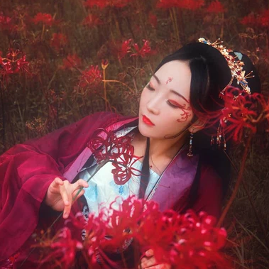 彼岸花妖艷女子頭像，唯美古風真人頭像