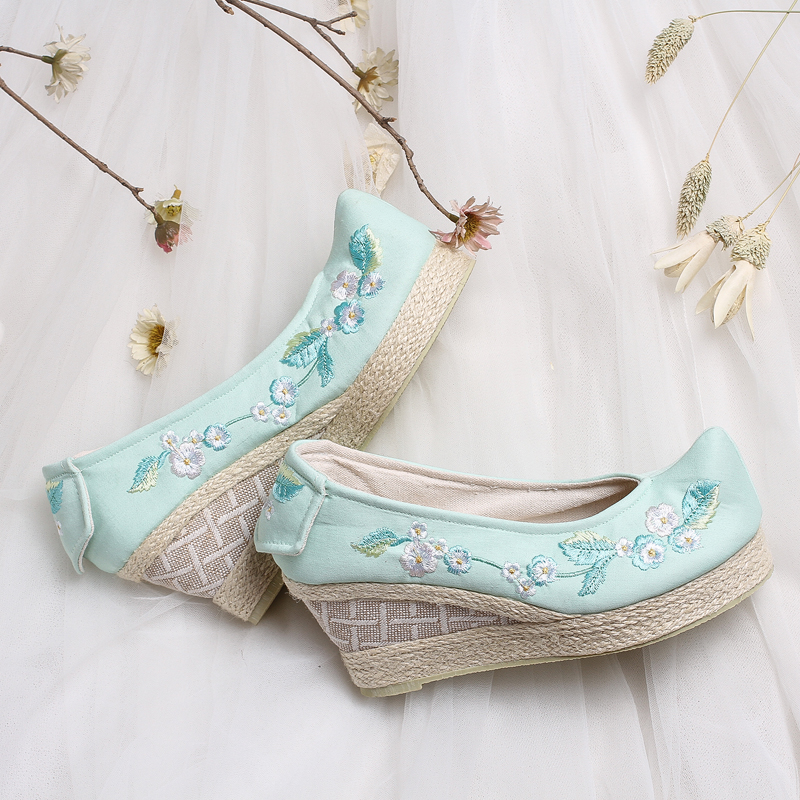 復(fù)古文藝坡跟繡花鞋，傳統(tǒng)旗袍翹頭鞋