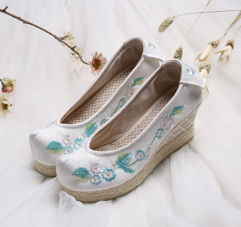 復(fù)古文藝坡跟繡花鞋，傳統(tǒng)旗袍翹頭鞋