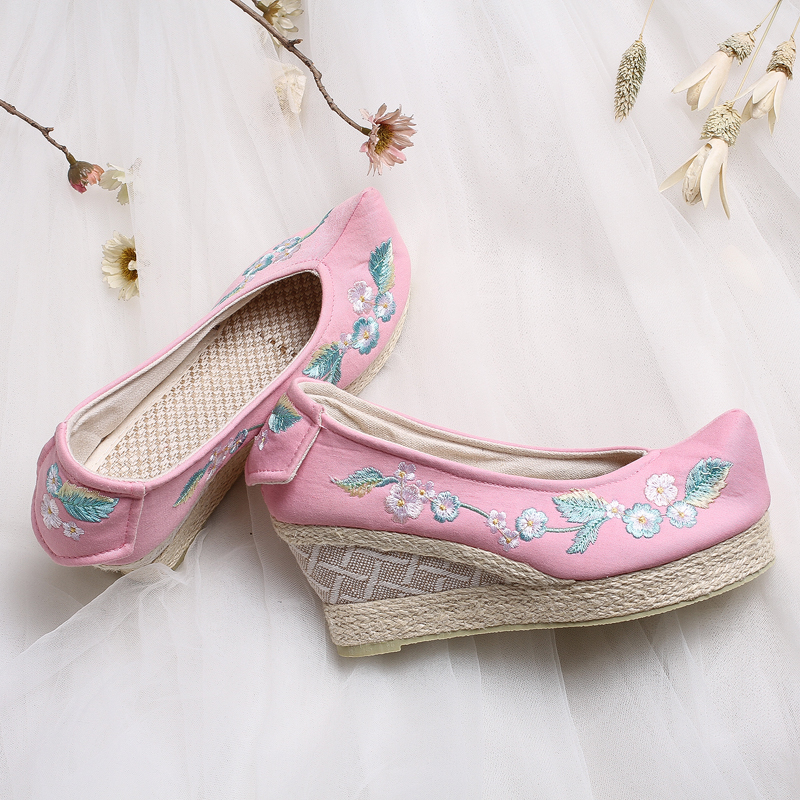 復(fù)古文藝坡跟繡花鞋，傳統(tǒng)旗袍翹頭鞋