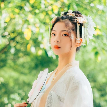 花神淚帶團(tuán)扇女生頭像，唯美古風(fēng)真人頭像