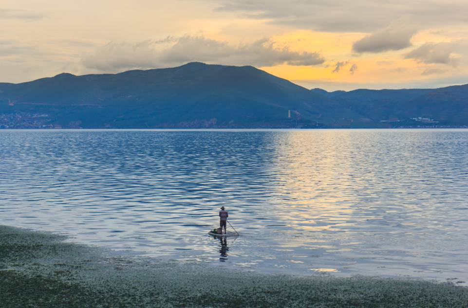 大理洱?！w心，歸心看海煙雨江南