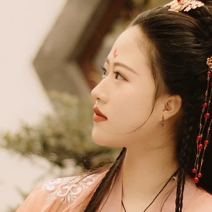 紅色帶傘女子頭像，唯美古風(fēng)真人頭像