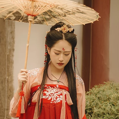 紅色帶傘女子頭像，唯美古風(fēng)真人頭像