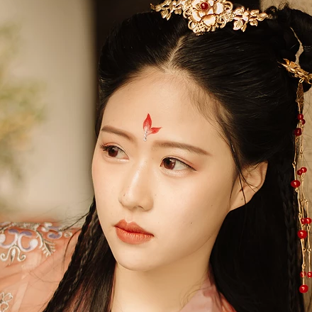 紅色帶傘女子頭像，唯美古風(fēng)真人頭像