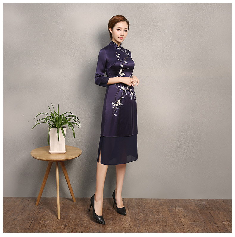 深藍(lán)色時(shí)尚繡花旗袍，中長(zhǎng)款改良旗袍裙