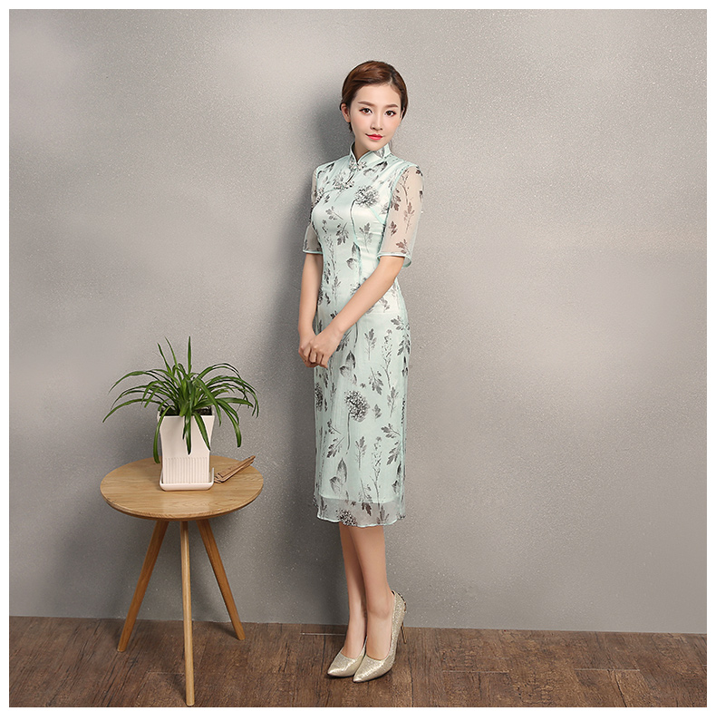 淡青色時(shí)尚印花旗袍，優(yōu)雅清新旗袍裙