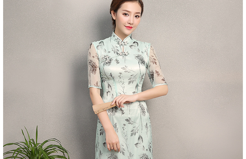 淡青色時(shí)尚印花旗袍，優(yōu)雅清新旗袍裙