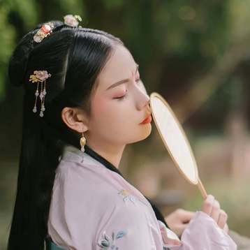 清新唯美帶團(tuán)扇女生頭像，古風(fēng)真人頭像