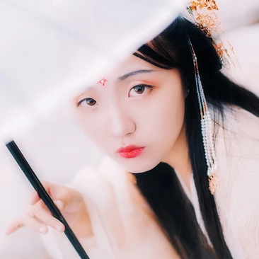 秋意帶傘團(tuán)扇女生頭像，唯美古風(fēng)真人頭像