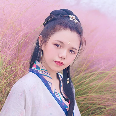 粉嫩帶折扇女生頭像，唯美古風(fēng)真人頭像