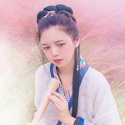 粉嫩帶折扇女生頭像，唯美古風(fēng)真人頭像