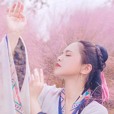 粉嫩帶折扇女生頭像，唯美古風(fēng)真人頭像