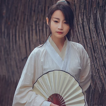 復(fù)古瀟灑帶折扇女生頭像，唯美古風(fēng)真人頭像