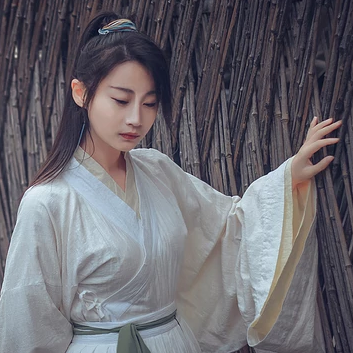 復(fù)古瀟灑帶折扇女生頭像，唯美古風(fēng)真人頭像