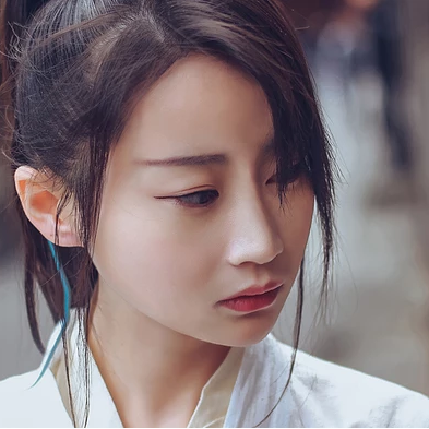 復(fù)古瀟灑帶折扇女生頭像，唯美古風(fēng)真人頭像